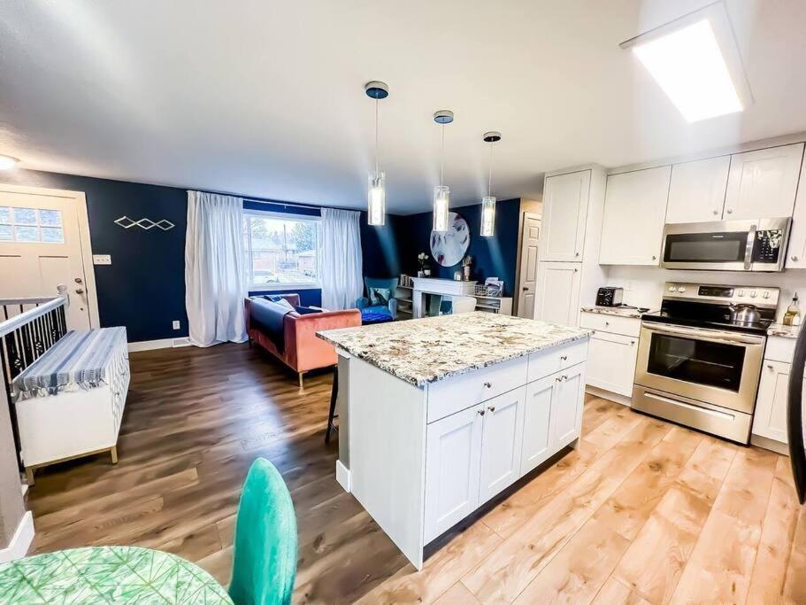 Pet Friendly Close To Downtown Villa