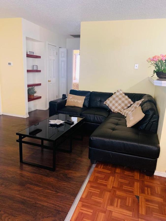 Lovely 2 Bedroom In The Heart Of Colorado Springs