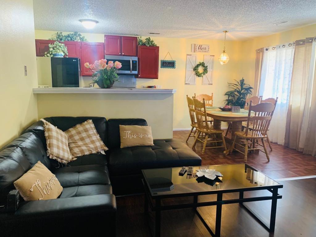 Lovely 2 Bedroom In The Heart Of Apartment Colorado Springs