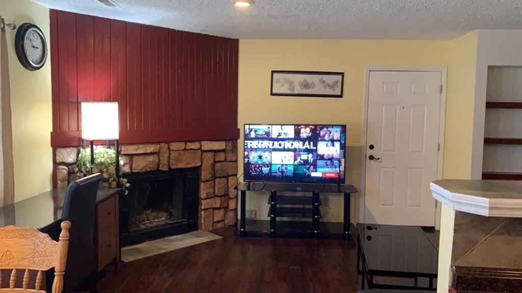 Lovely 2 Bedroom In The Heart Of *
