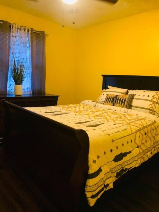 The Sunset 2-bedroom Near Cos Airport Apartment Colorado Springs