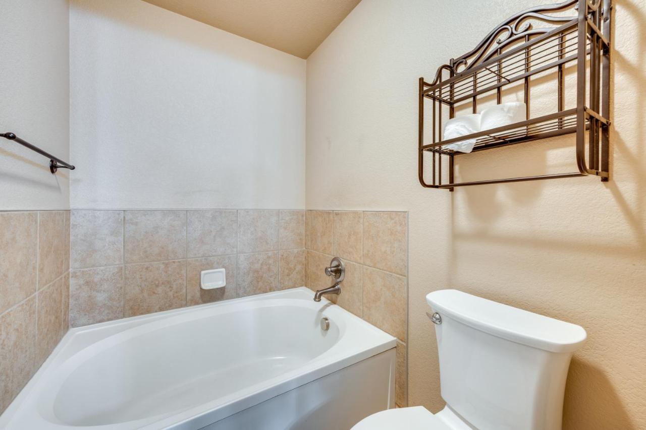 Townhome With Game And Grill! Holiday home *