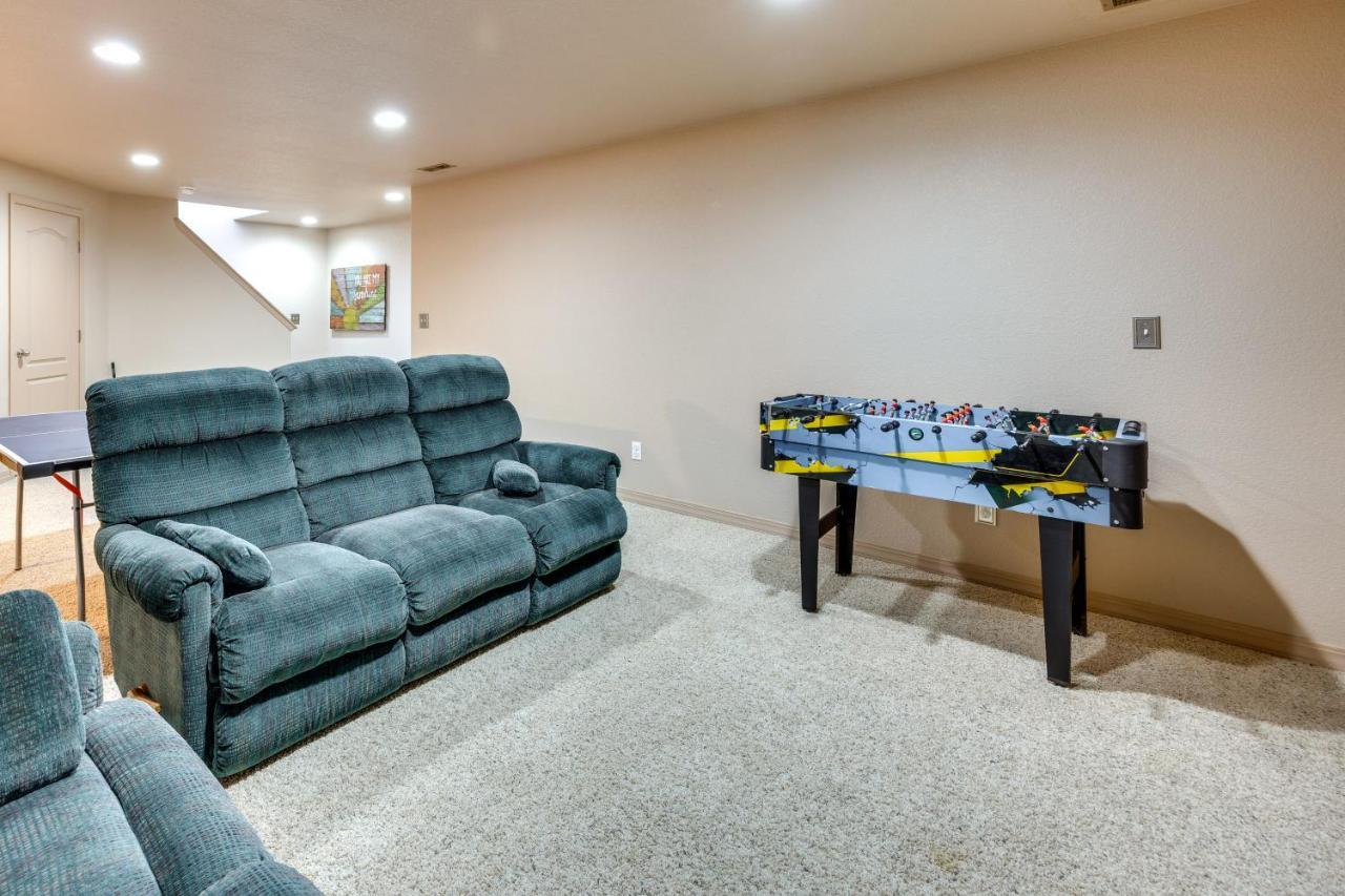 Townhome With Game And Grill! *