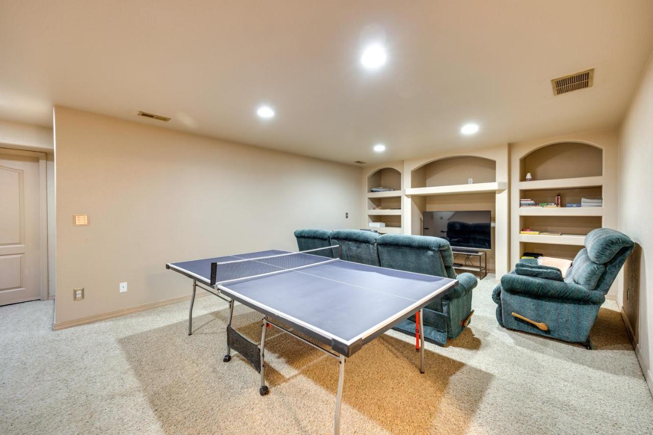 Townhome With Game And Grill! Holiday home *