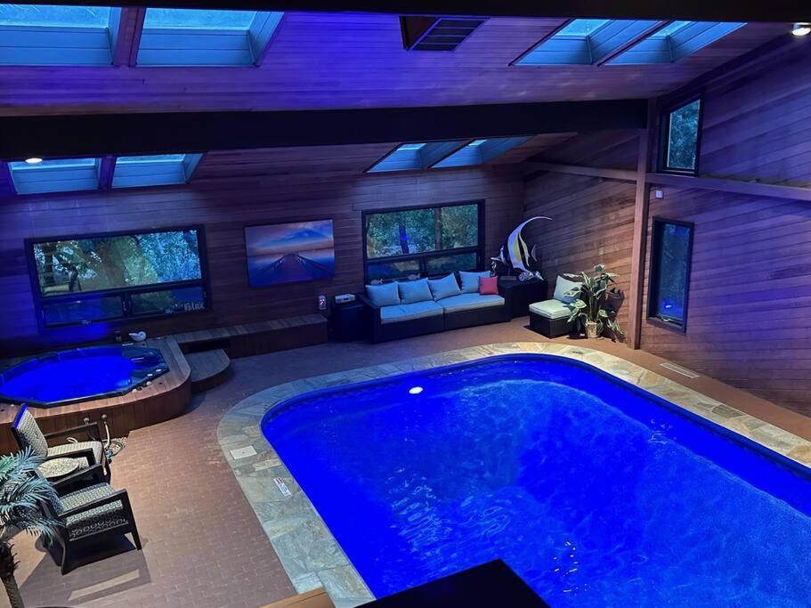 Indoor Pool, Hot Tub, Sauna! Villa Colorado Springs