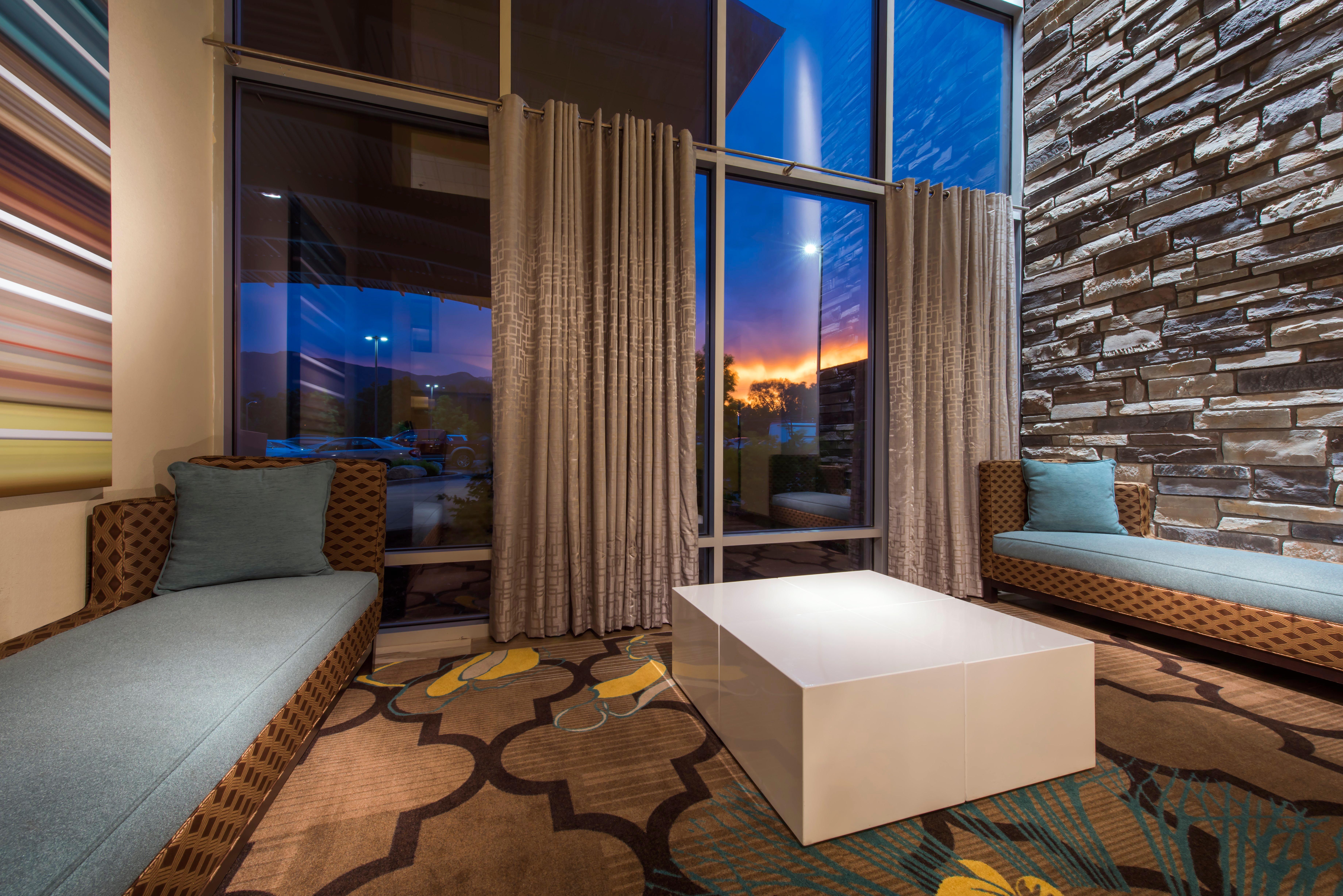 Express & By Ihg 2*