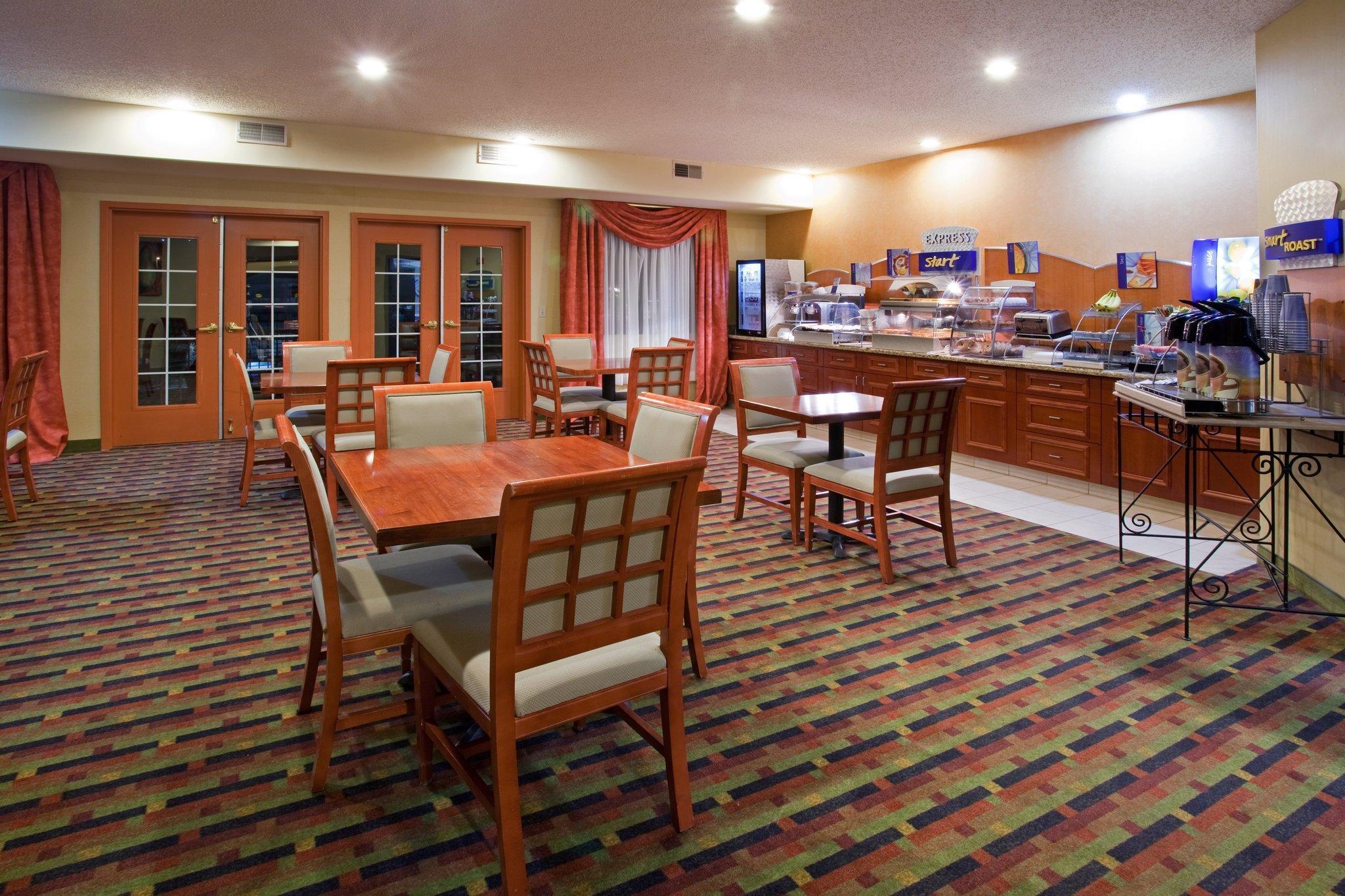 Express & North By Ihg 2* Colorado Springs