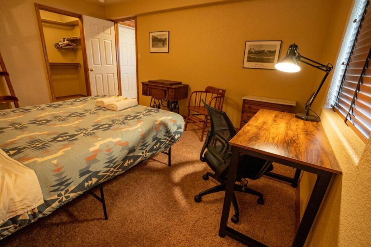 Bear Creek - - Fire Table - 3min To Trails Holiday home Colorado Springs