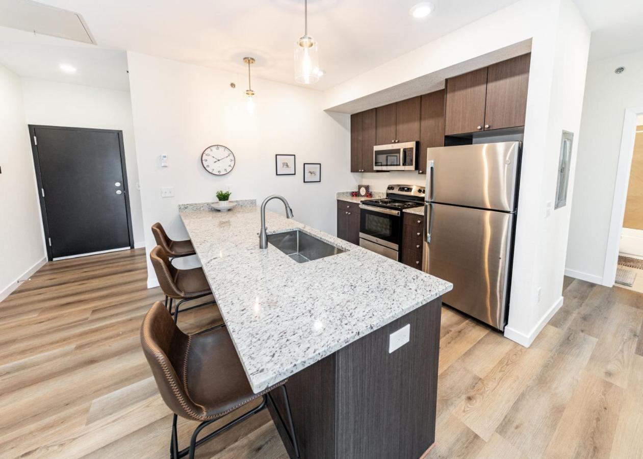 2 Bedroom Fully Furnished Luxury 304 * Colorado Springs