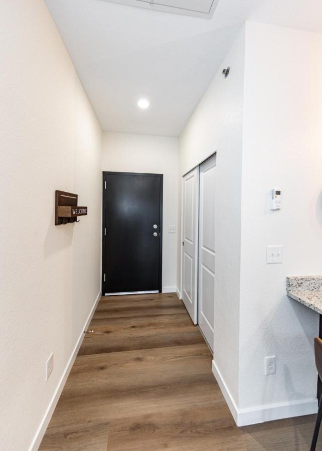 2 Bedroom Fully Furnished Luxury 304 Apartment *