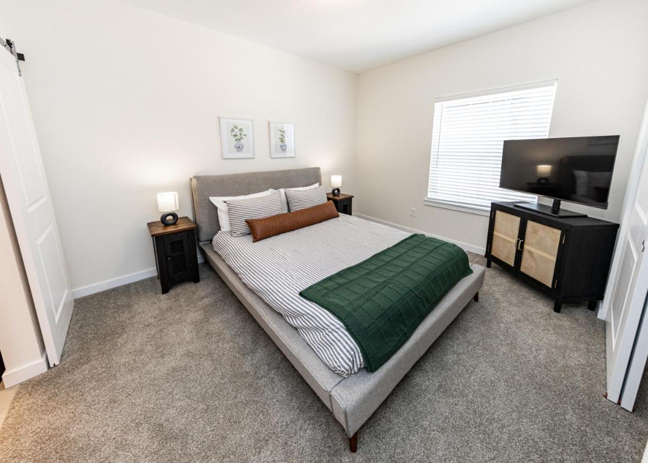 2 Bedroom Fully Furnished Luxury 304 * Colorado Springs