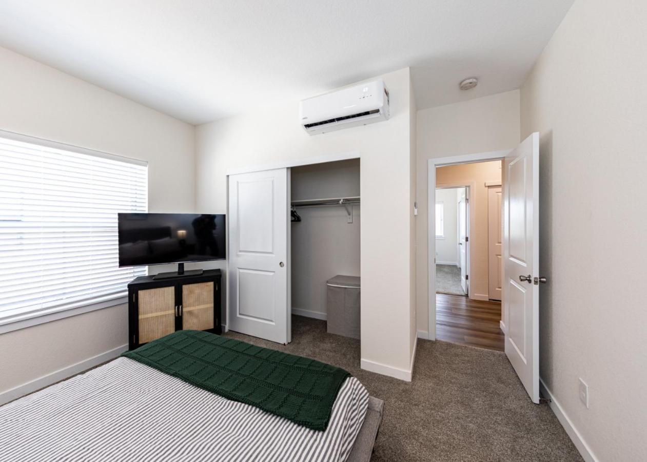 2 Bedroom Fully Furnished Luxury 304 * Colorado Springs
