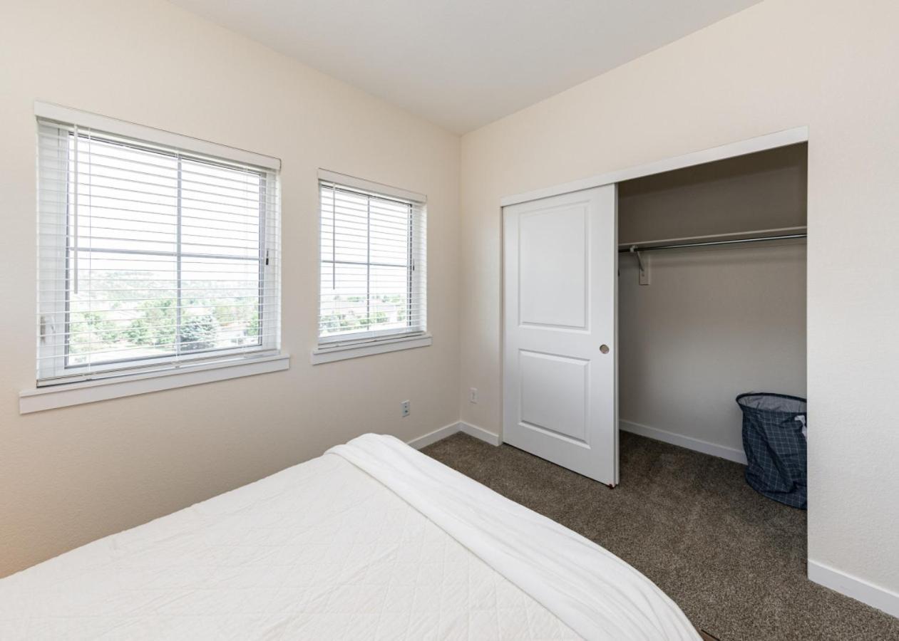 2 Bedroom Fully Furnished Luxury 304 Colorado Springs