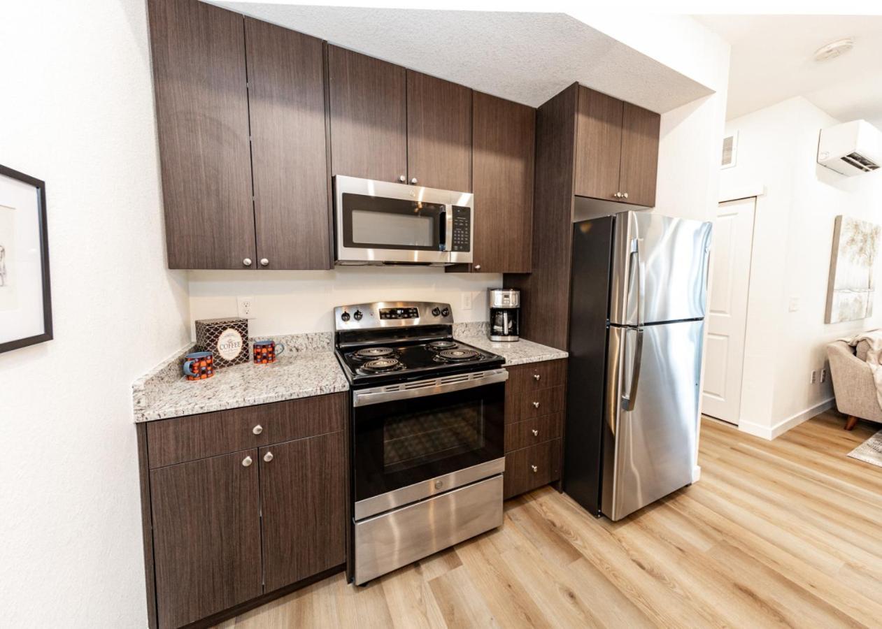 Apartment 2 Bedroom Fully Furnished Luxury 304 Colorado Springs