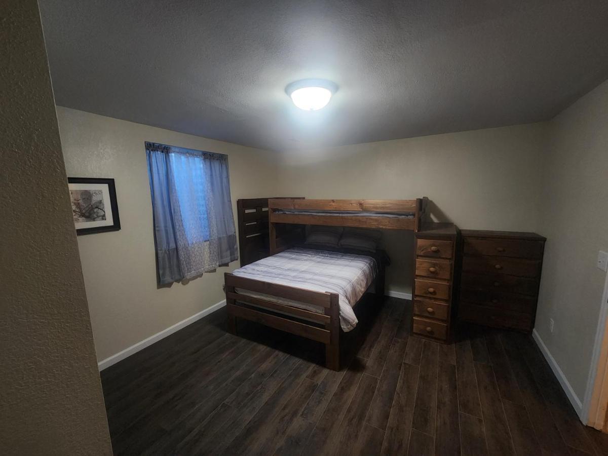 Loving Away From Home, 6 Bedrooms, 8 Beds Colorado Springs