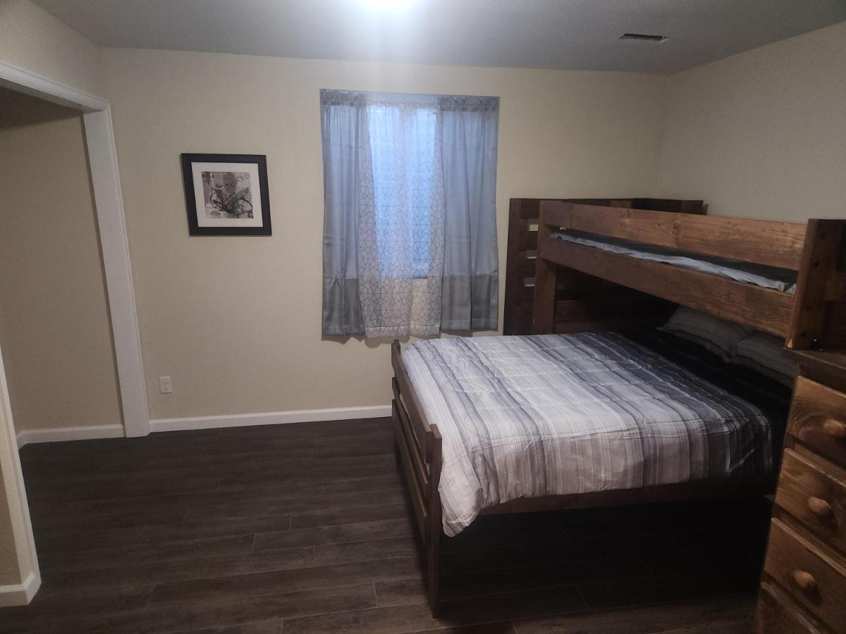 Apartment Loving Away From Home, 6 Bedrooms, 8 Beds Colorado Springs