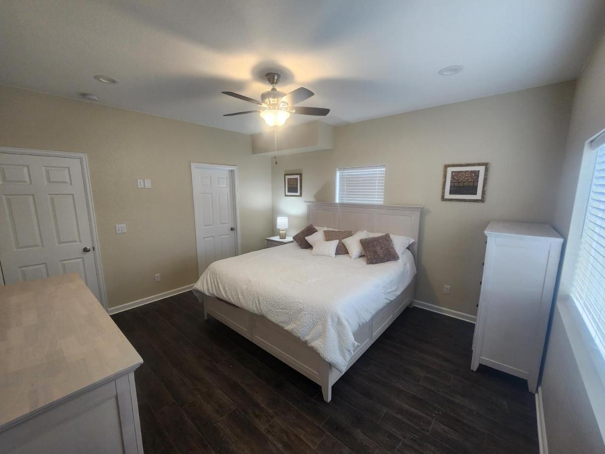 Apartment Loving Away From Home, 6 Bedrooms, 8 Beds