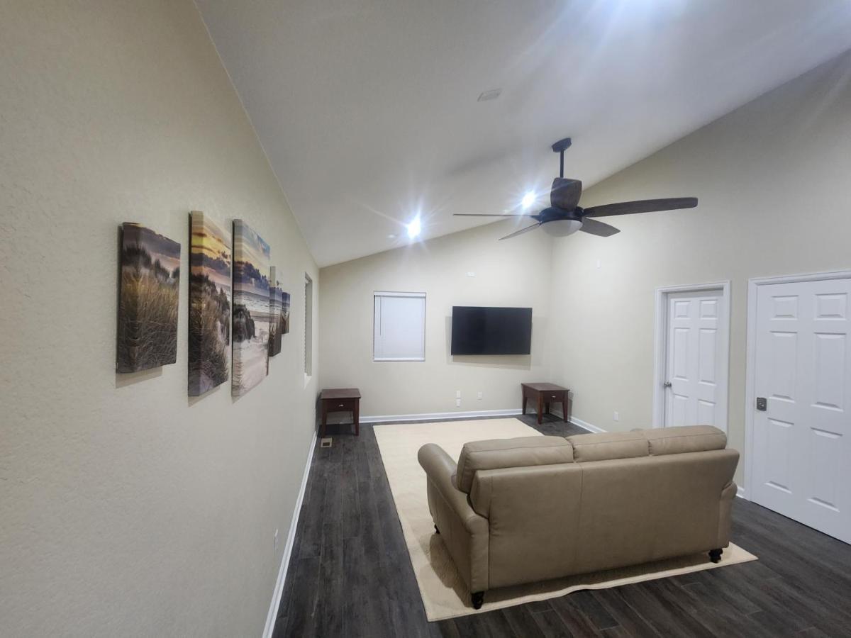 Apartment Loving Away From Home, 6 Bedrooms, 8 Beds *