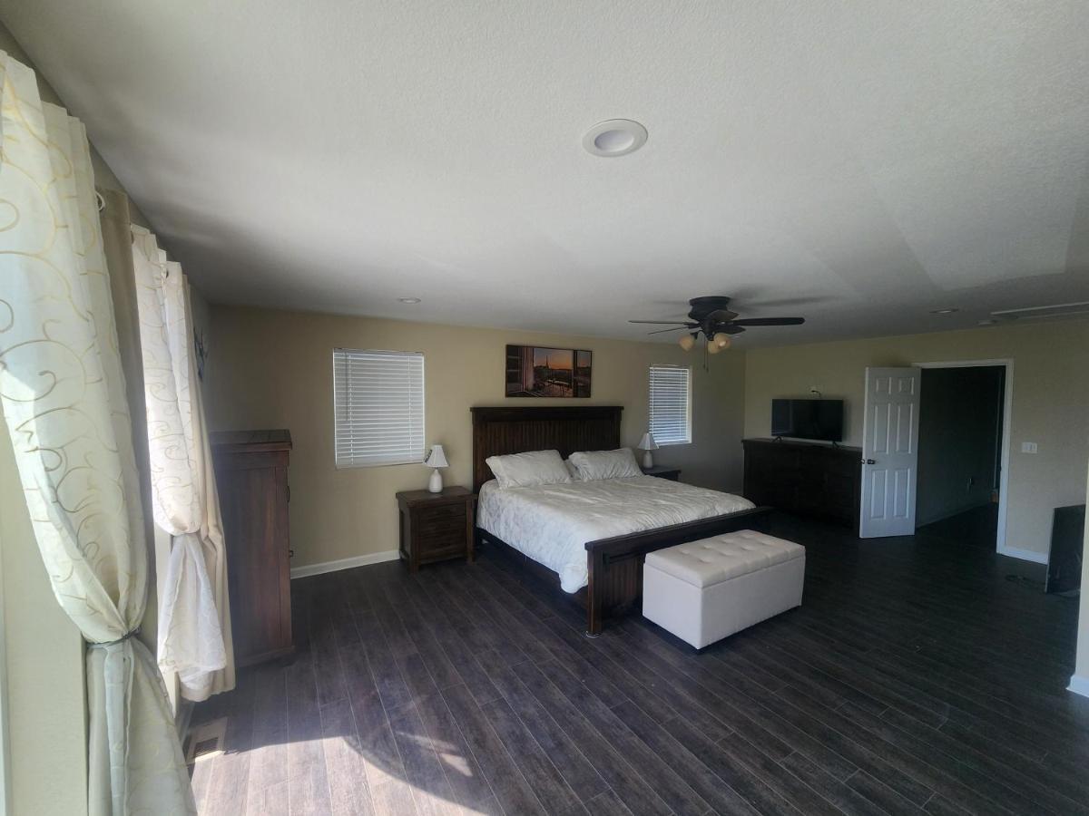 Apartment Loving Away From Home, 6 Bedrooms, 8 Beds Colorado Springs