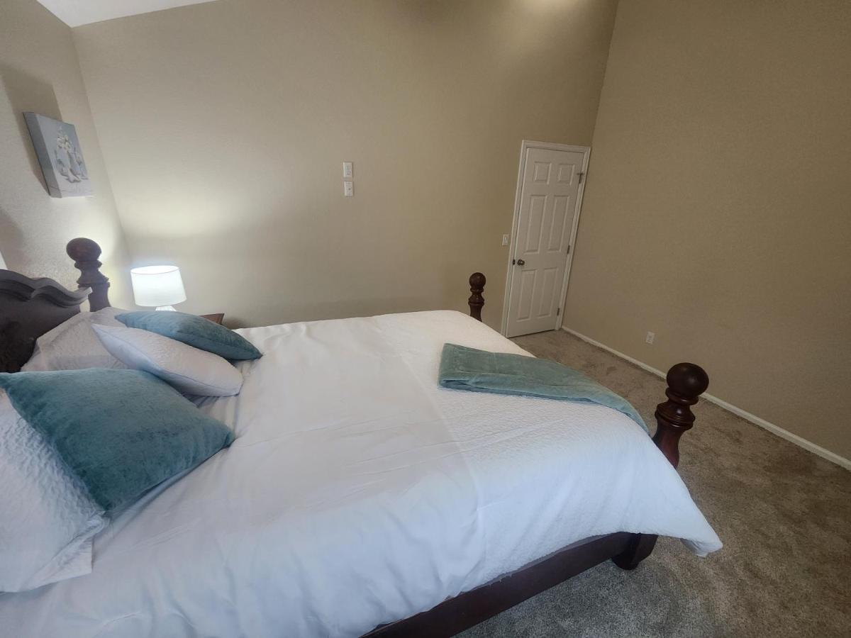 Apartment Loving Away From Home, 6 Bedrooms, 8 Beds
