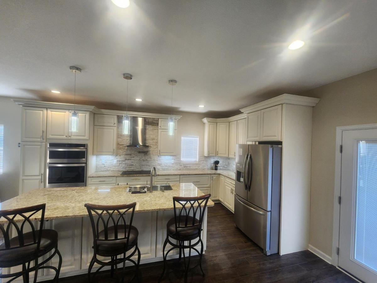 Loving Away From Home, 6 Bedrooms, 8 Beds Apartment