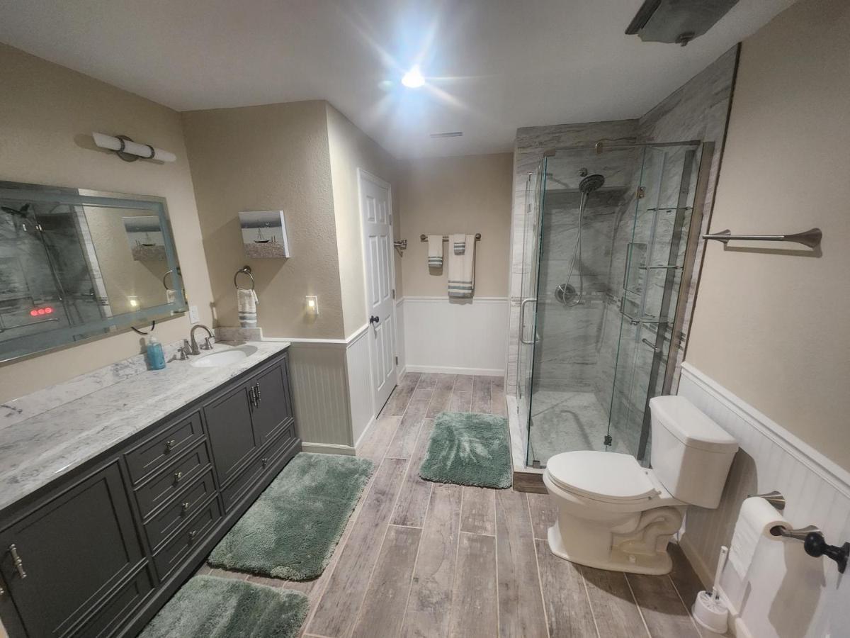 Loving Away From Home, 6 Bedrooms, 8 Beds Apartment Colorado Springs