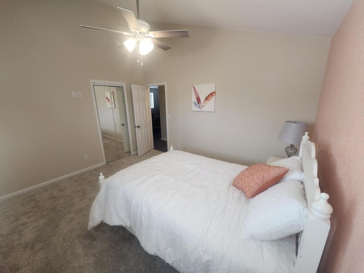 Loving Away From Home, 6 Bedrooms, 8 Beds Apartment