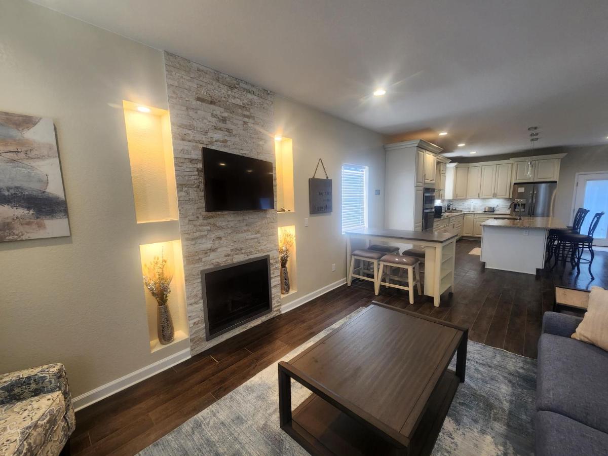 Loving Away From Home, 6 Bedrooms, 8 Beds Colorado Springs