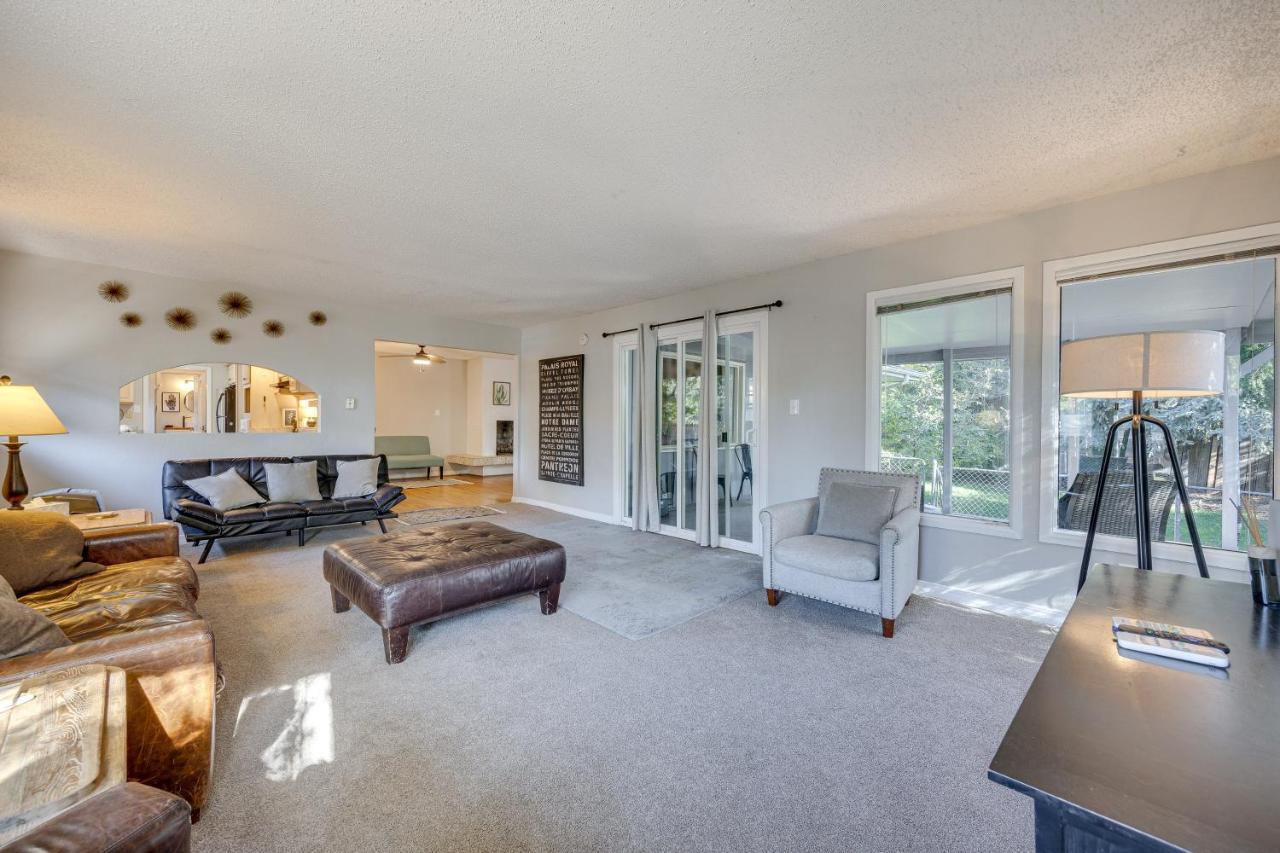 With Patio 3 Mi To Downtown! Holiday home *