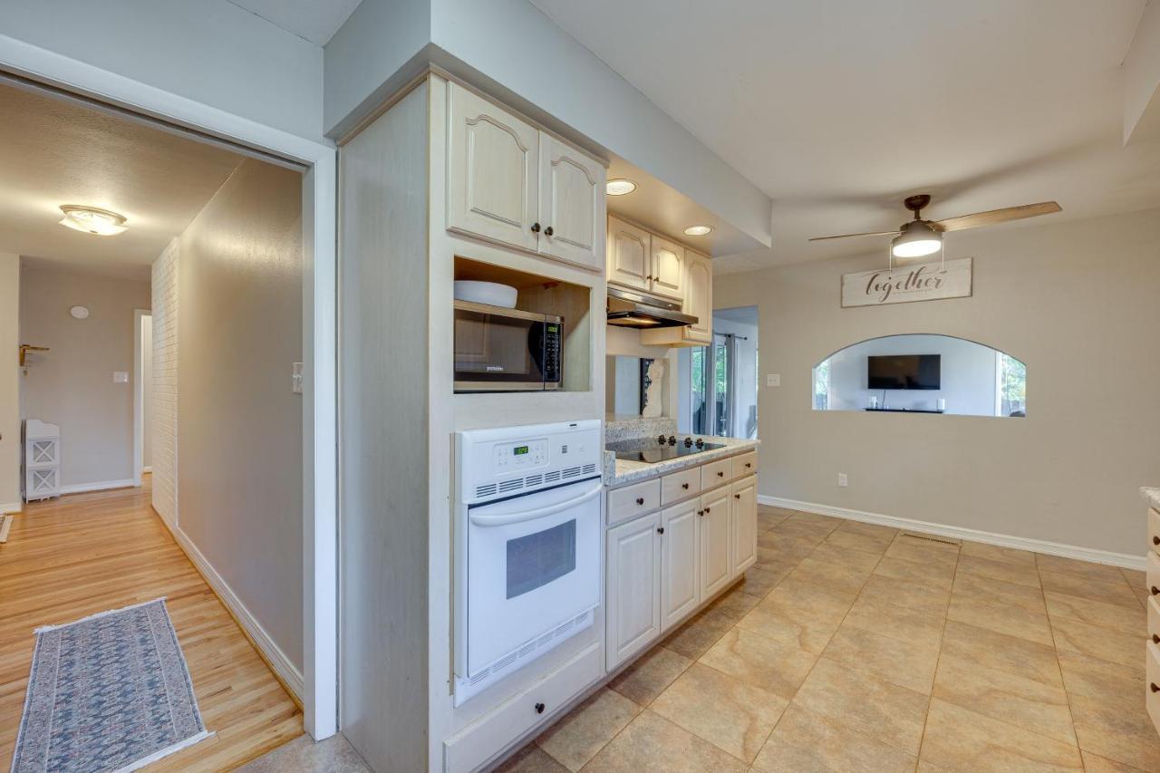 With Patio 3 Mi To Downtown! Colorado Springs