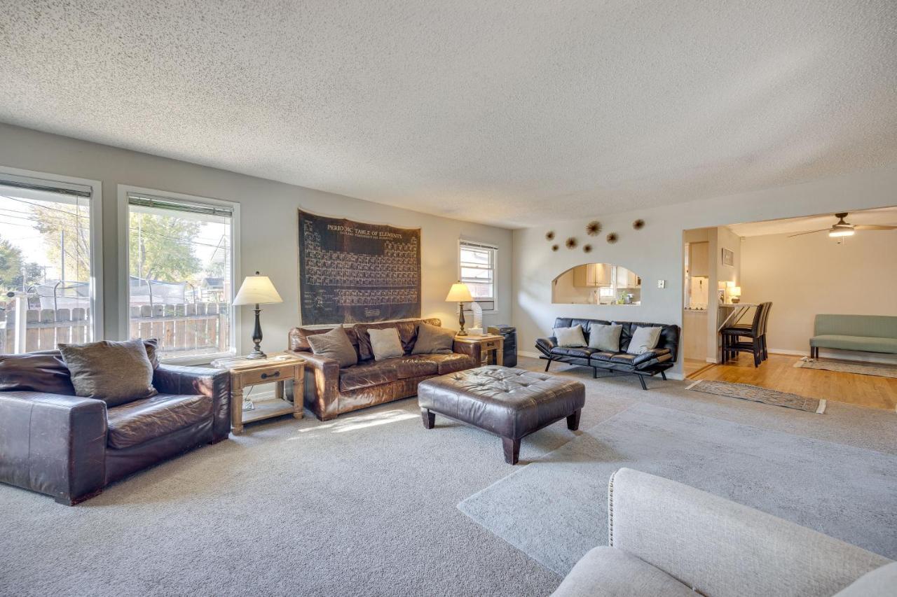 With Patio 3 Mi To Downtown!