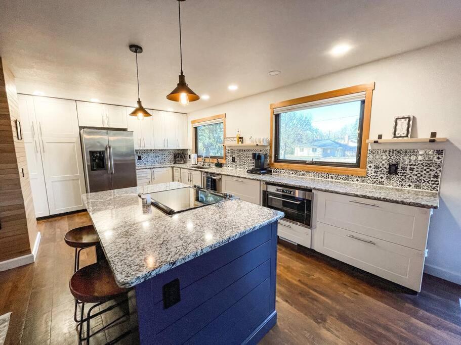 Holiday home Peaceful Getaway / Heart Of Cos/mins To Downtown *
