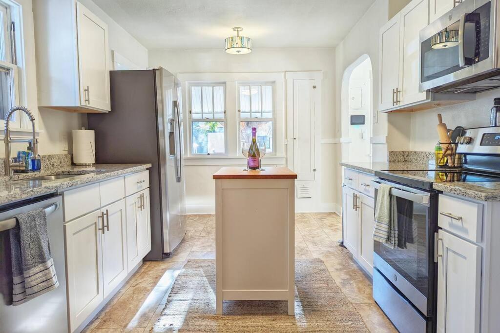 ❀beautiful Bungalow❀ Near Heart Of Downtown Cos Holiday home *