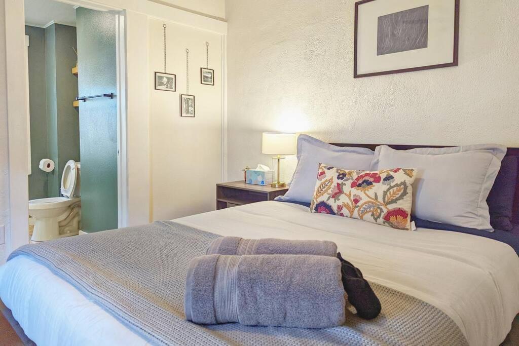 ❀beautiful Bungalow❀ Near Heart Of Downtown Cos * Colorado Springs