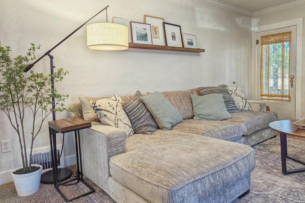 ❀beautiful Bungalow❀ Near Heart Of Downtown Cos *