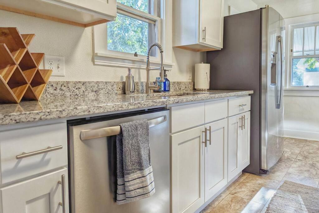 ❀beautiful Bungalow❀ Near Heart Of Downtown Cos Holiday home