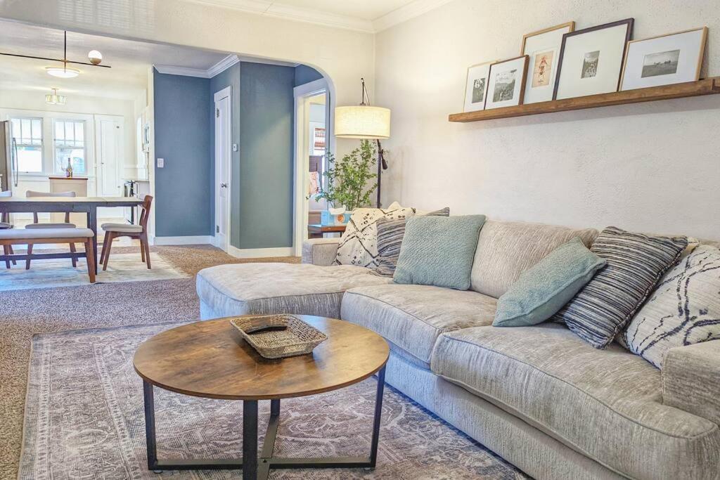 ❀beautiful Bungalow❀ Near Heart Of Downtown Cos * Colorado Springs