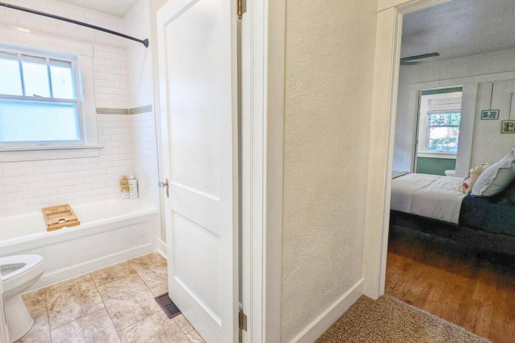 ❀beautiful Bungalow❀ Near Heart Of Downtown Cos Holiday home