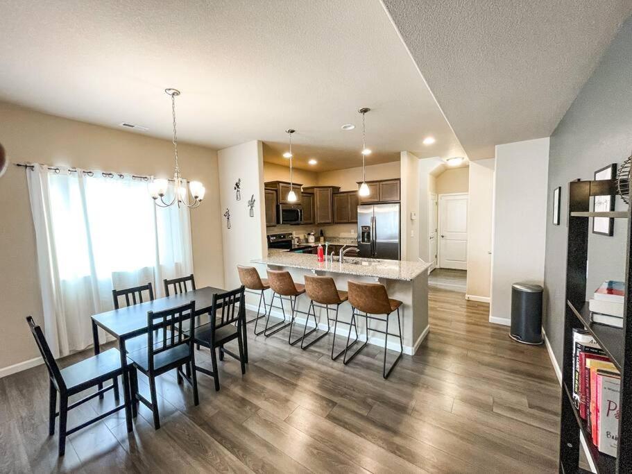 Stylish New Close To Downtown Colorado Springs