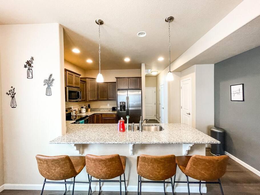 Stylish New Close To Downtown *