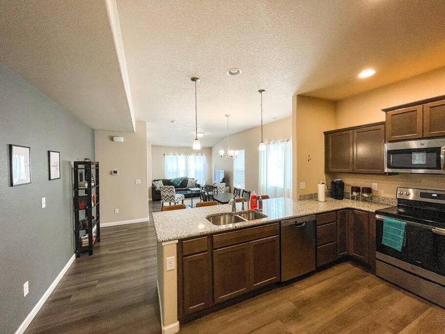 Stylish New Close To Downtown Holiday home Colorado Springs