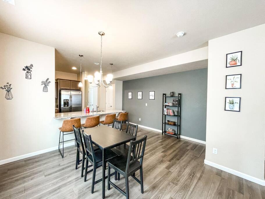 Stylish New Close To Downtown *