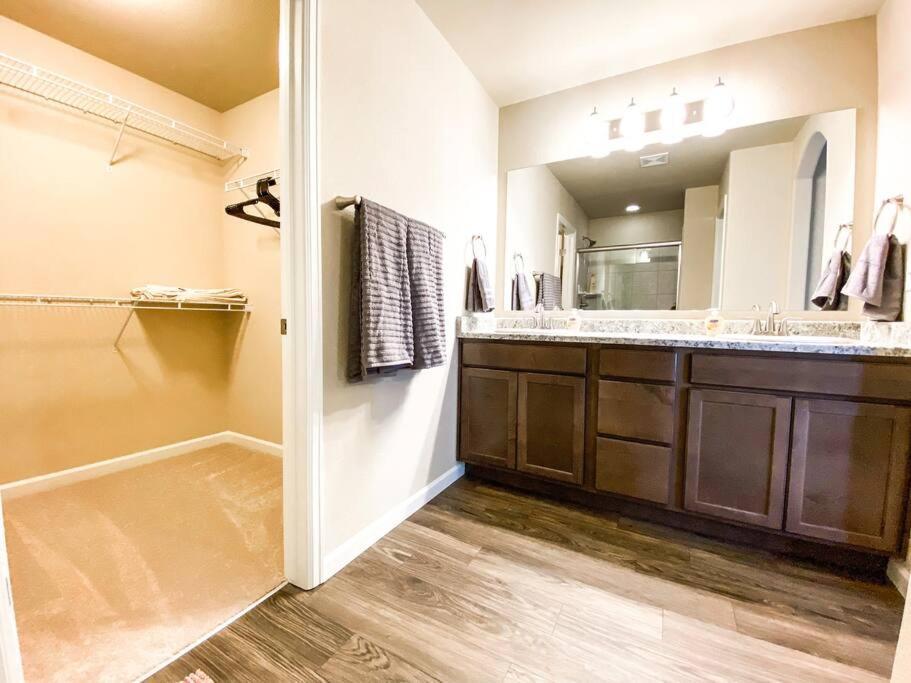 Holiday home Stylish New Close To Downtown