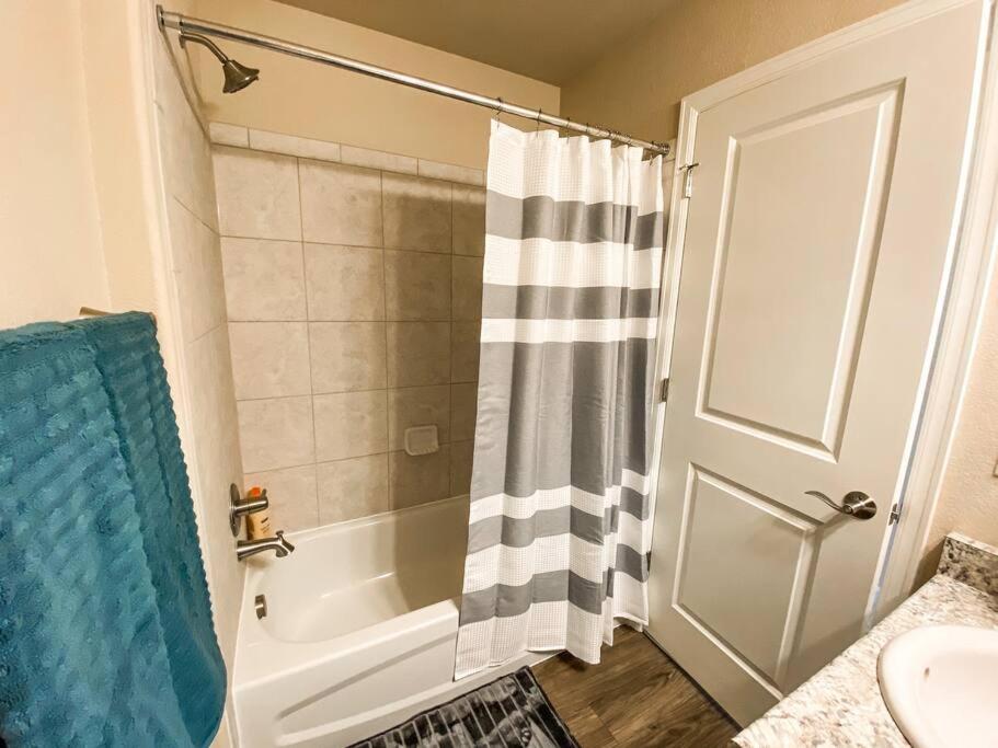 Stylish New Close To Downtown