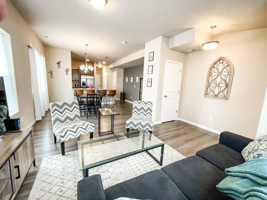 Stylish New Close To Downtown