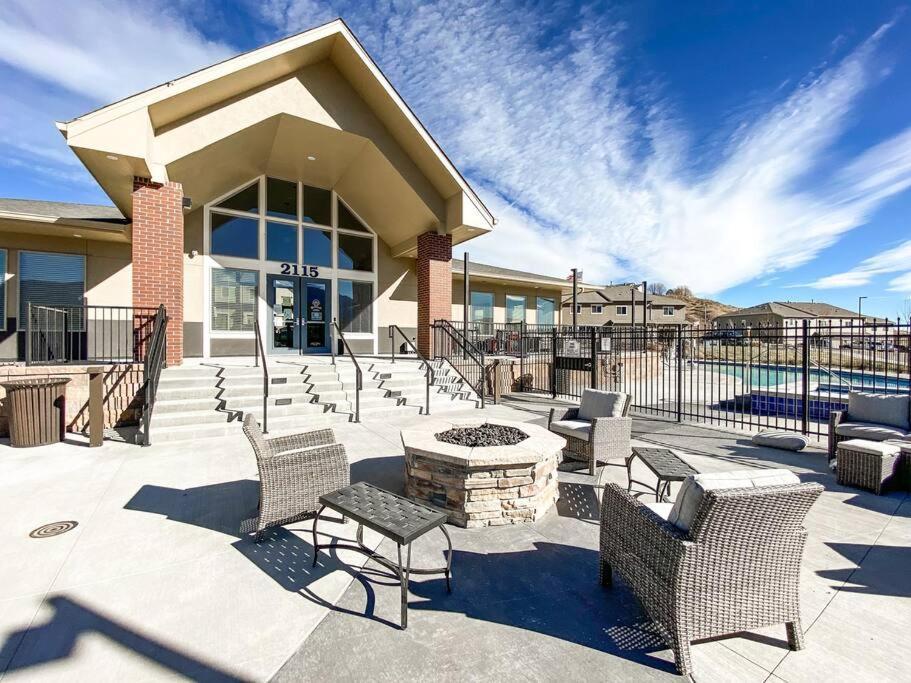 Stylish New Close To Downtown Holiday home