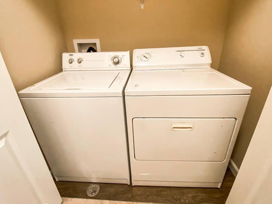 Stylish New Close To Downtown