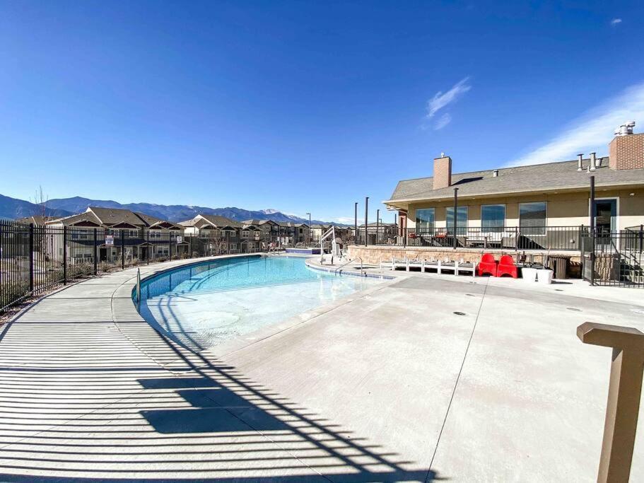 Stylish New Close To Downtown Colorado Springs