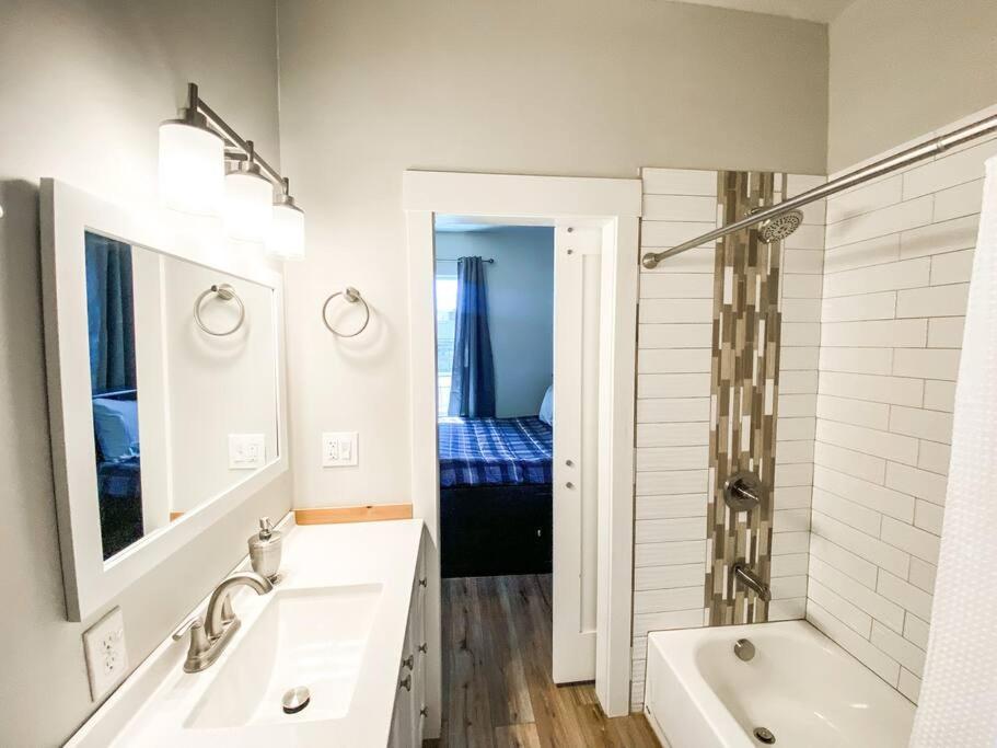Holiday home Custom Dream Home, Loft/porch, Trendy Neighborhood