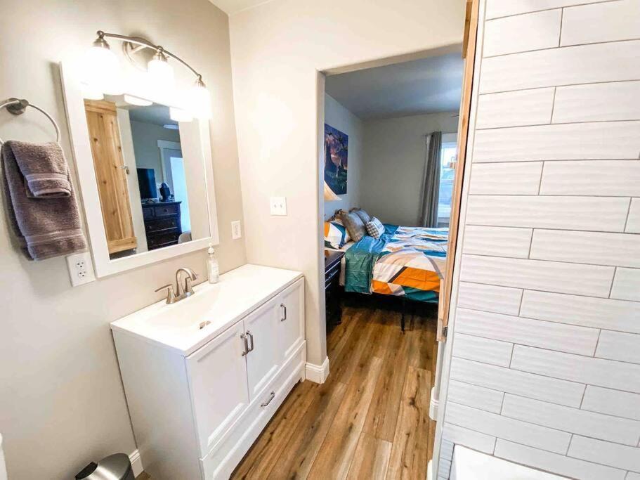 Adorable Guest Central/trendy Neighborhood Holiday home *